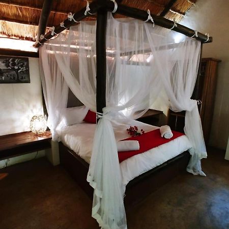 Pumusa Bushcamp Hluhluwe Buitenkant foto