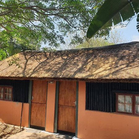 Pumusa Bushcamp Hluhluwe Buitenkant foto