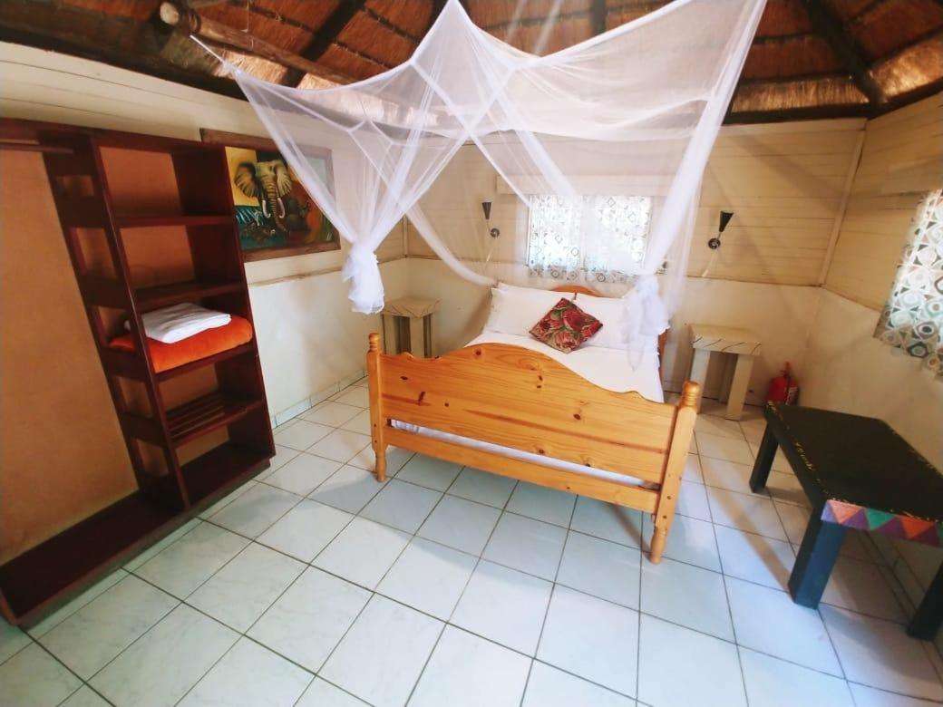 Pumusa Bushcamp Hluhluwe Buitenkant foto